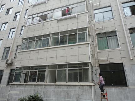 办公外墙清洗作业现场